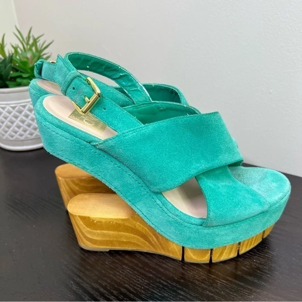 dolce vita Suede crisscross front no heel shoe size 9.5.